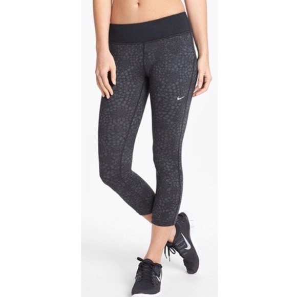 Nike Pants - Nike “Epic Run” Printed Cropped Tights.